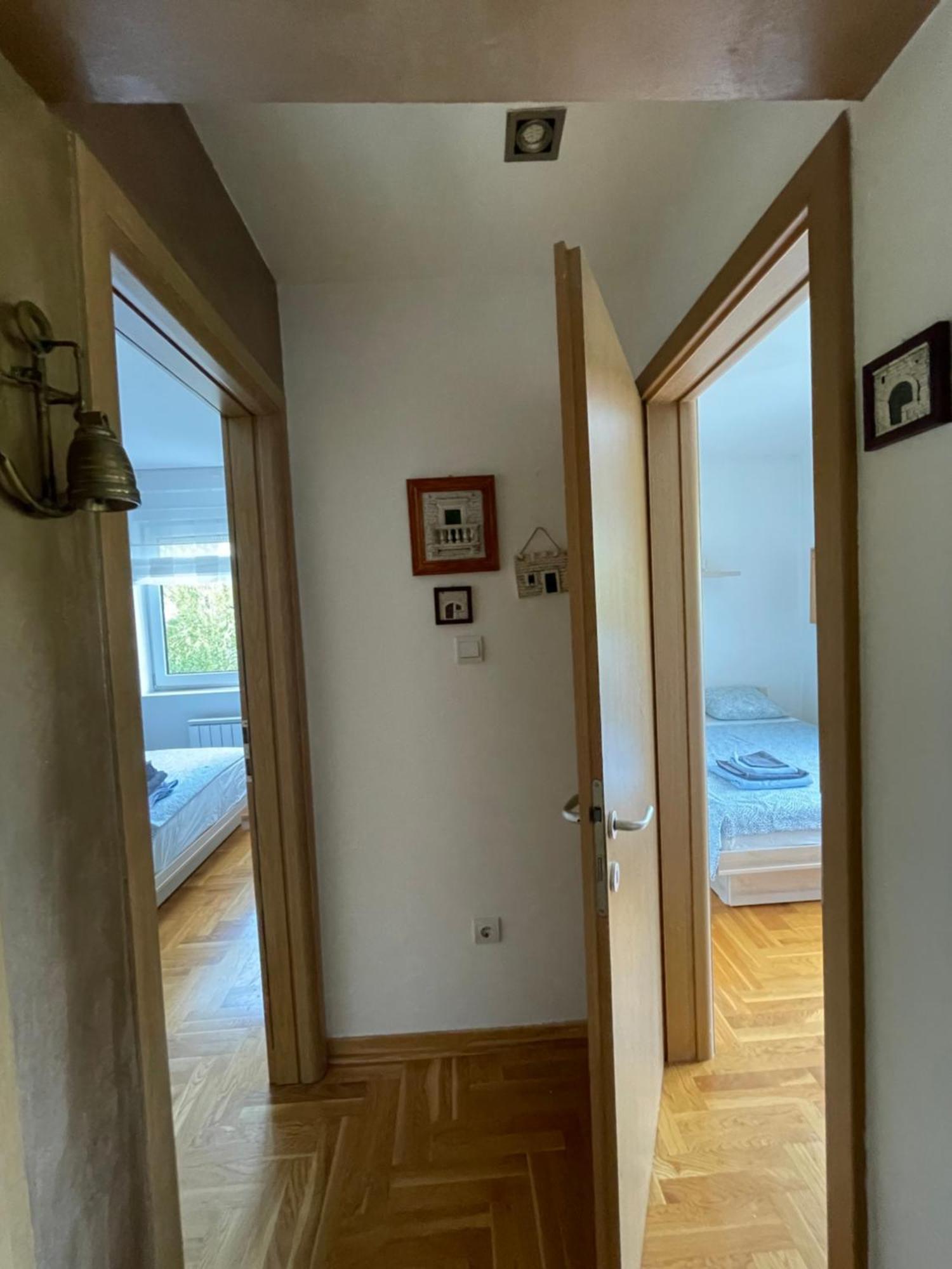 Comfy & Cozy - Parking Apartment
