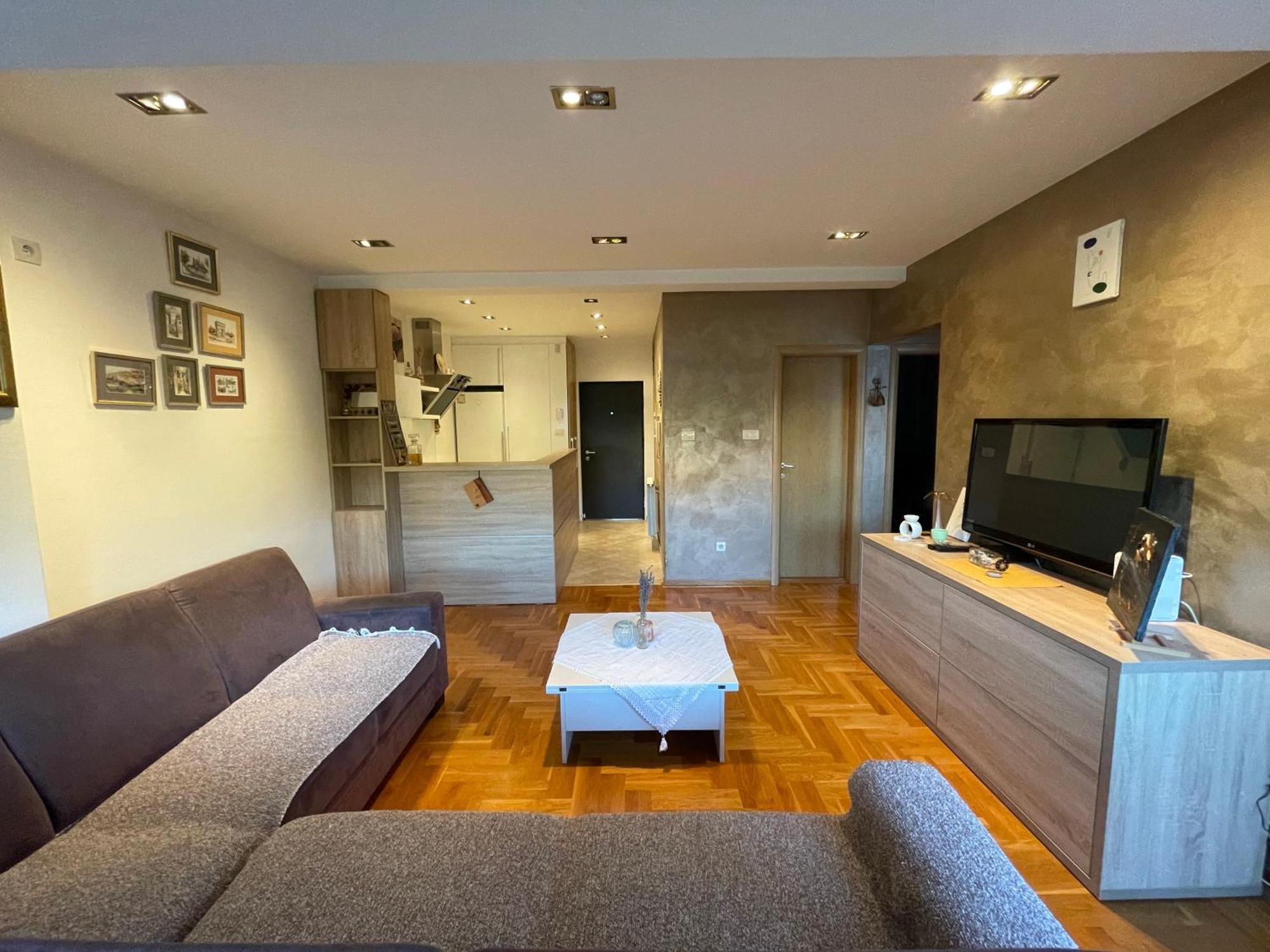 Comfy & Cozy - Parking Apartment Belgrade